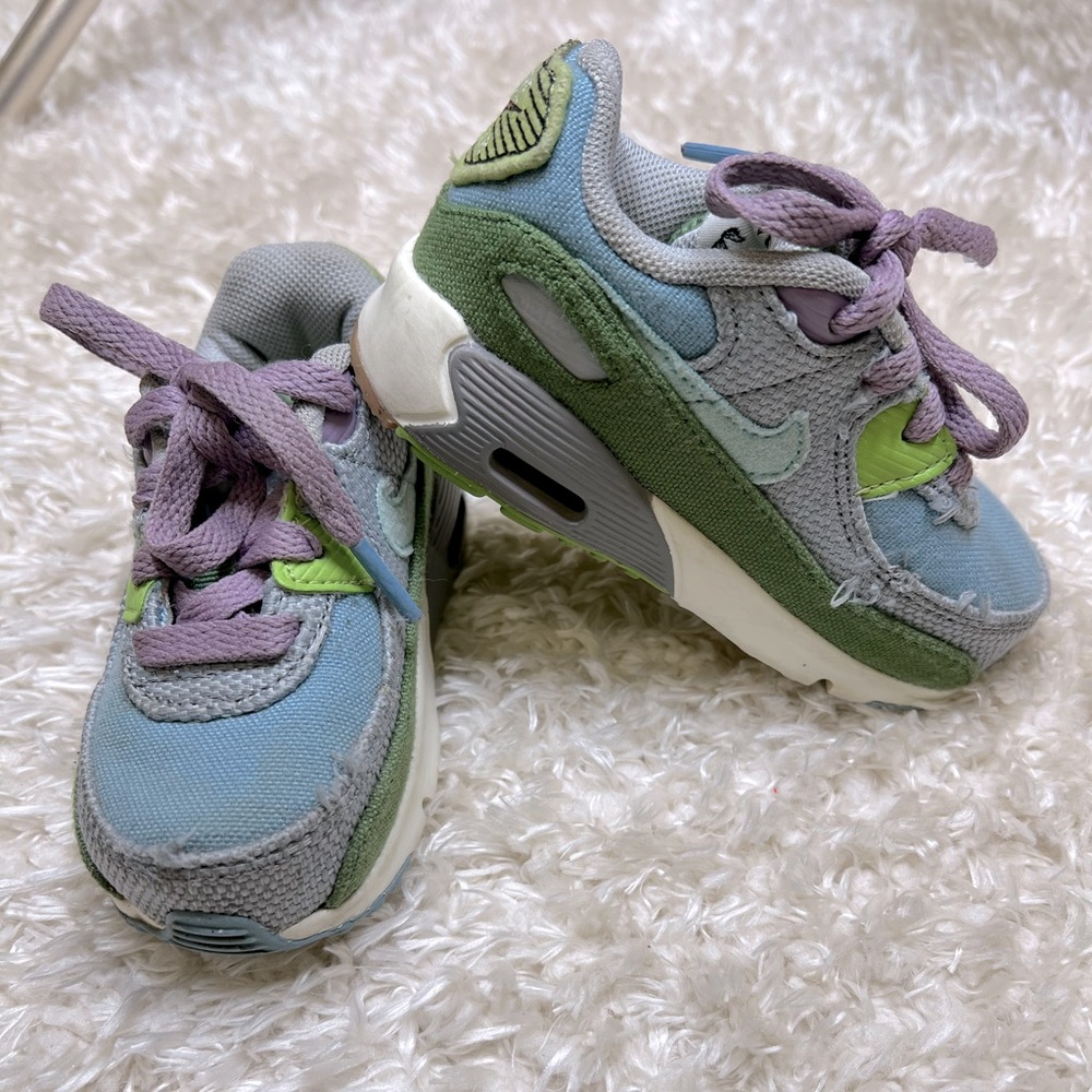 NIKE || Unisex Kids Air Max 90 SE Sun Club Athletic Shoe (6C)